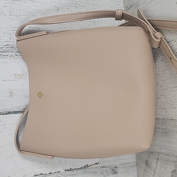 Samara tan faux leather small crossbody purse bag adjustable strap open design - Picture 4 of 10